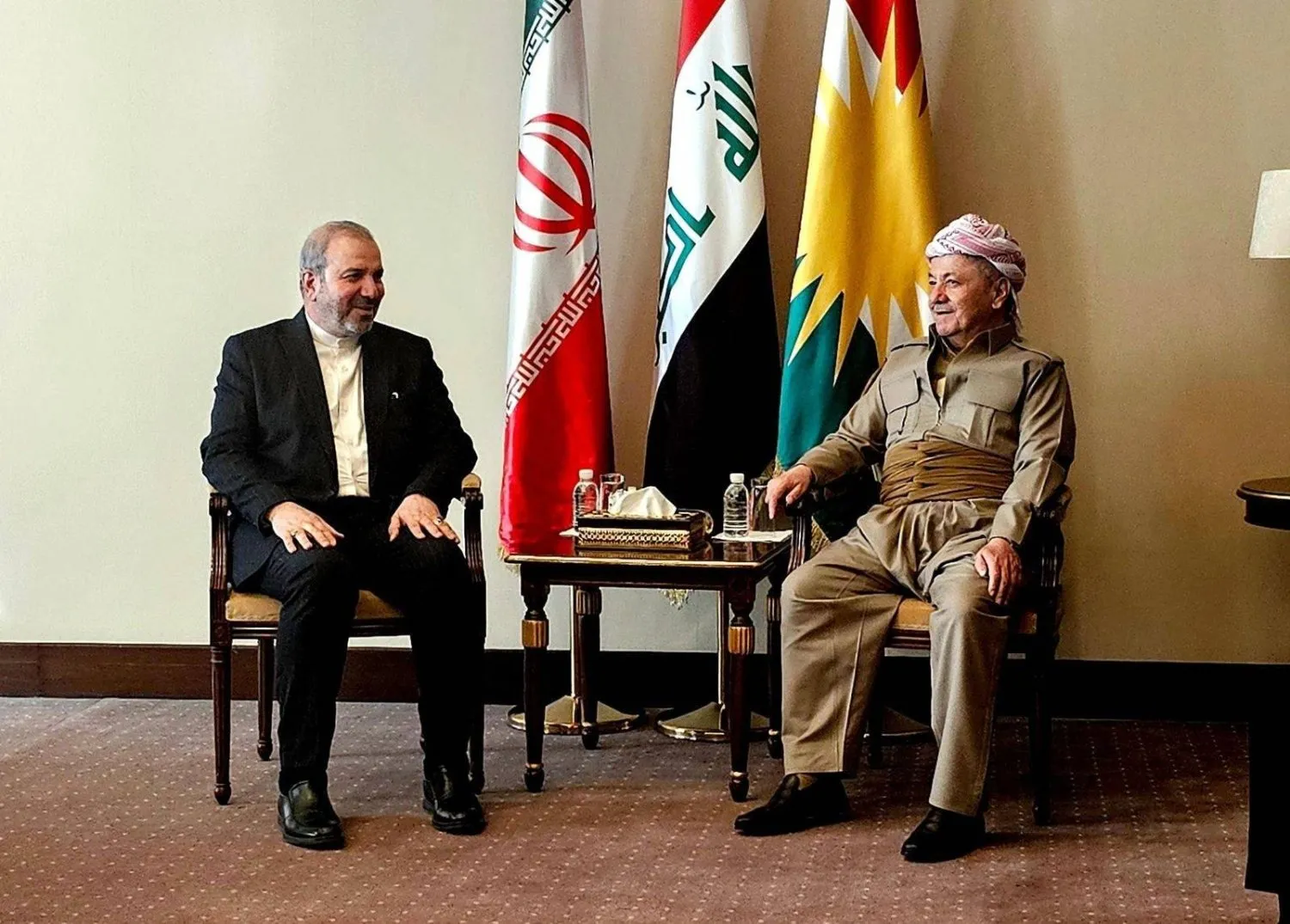  İran Büyükelçisi Bağdat'ta Barzani ile görüşmesi sırasında (X)