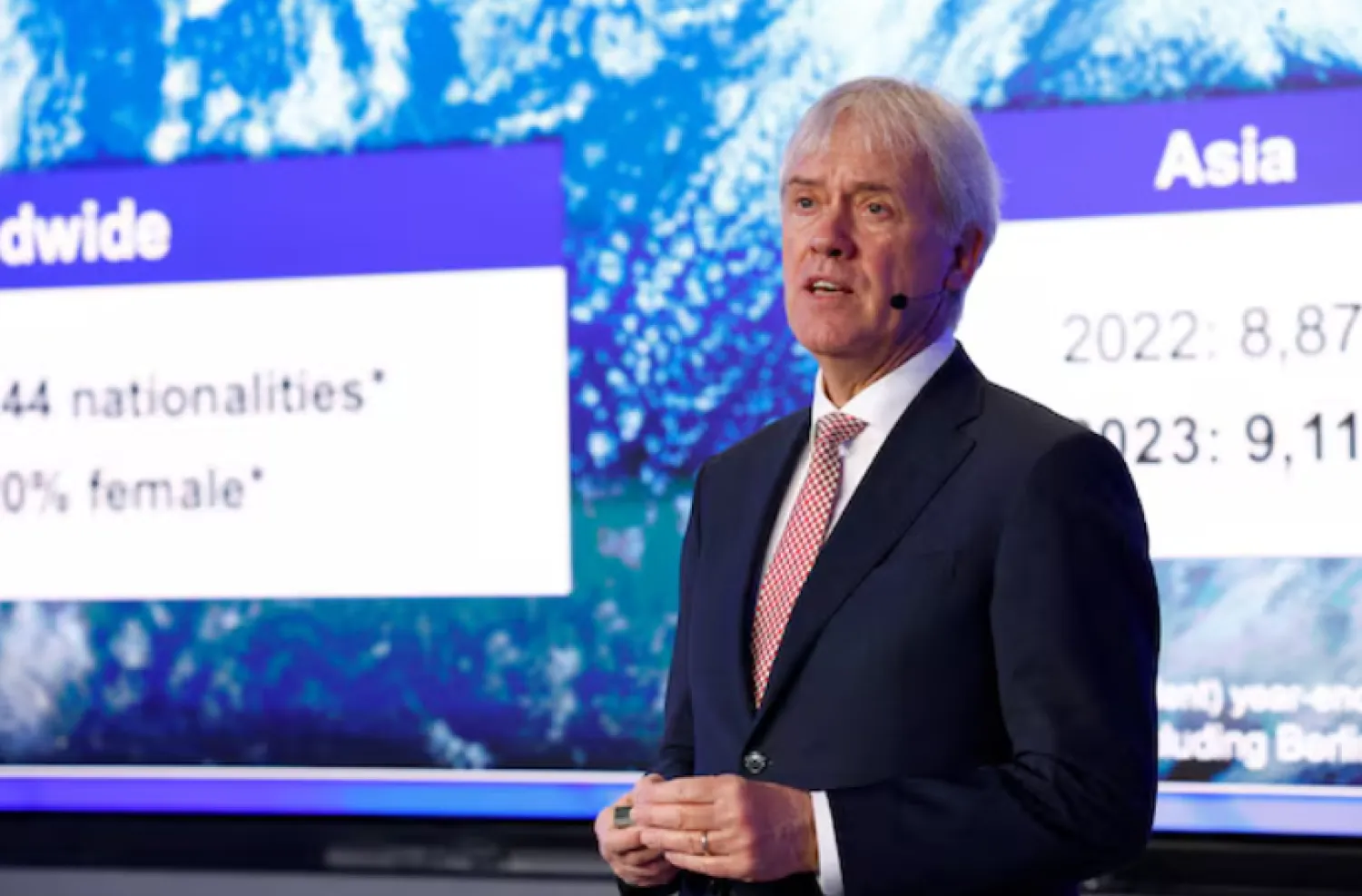 Peter Wennink, President and CEO of Dutch chip machine maker ASML presents his company's Q4 results, in Veldhoven, Netherlands January 24, 2024. REUTERS/Piroschka van de Wouw/File Photo Purchase Licensing Rights