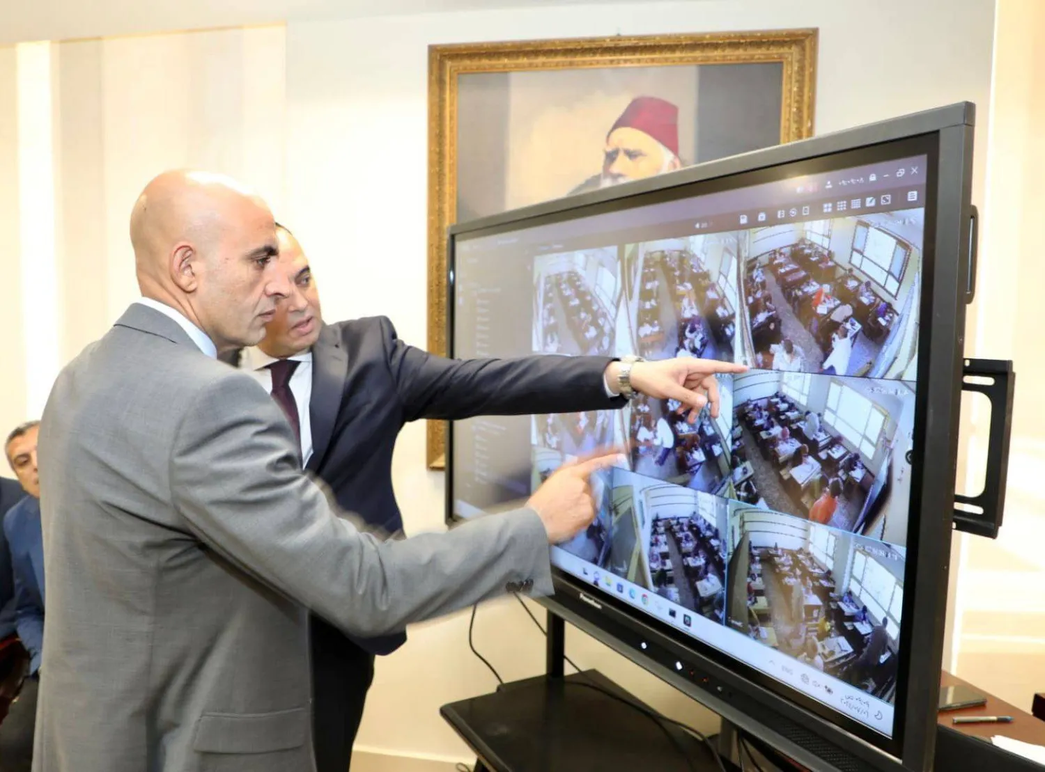 وزير التربية والتعليم خلال تفقد أعمال امتحانات «الثانوية» من غرفة عمليات الوزارة (وزارة التربية والتعليم)