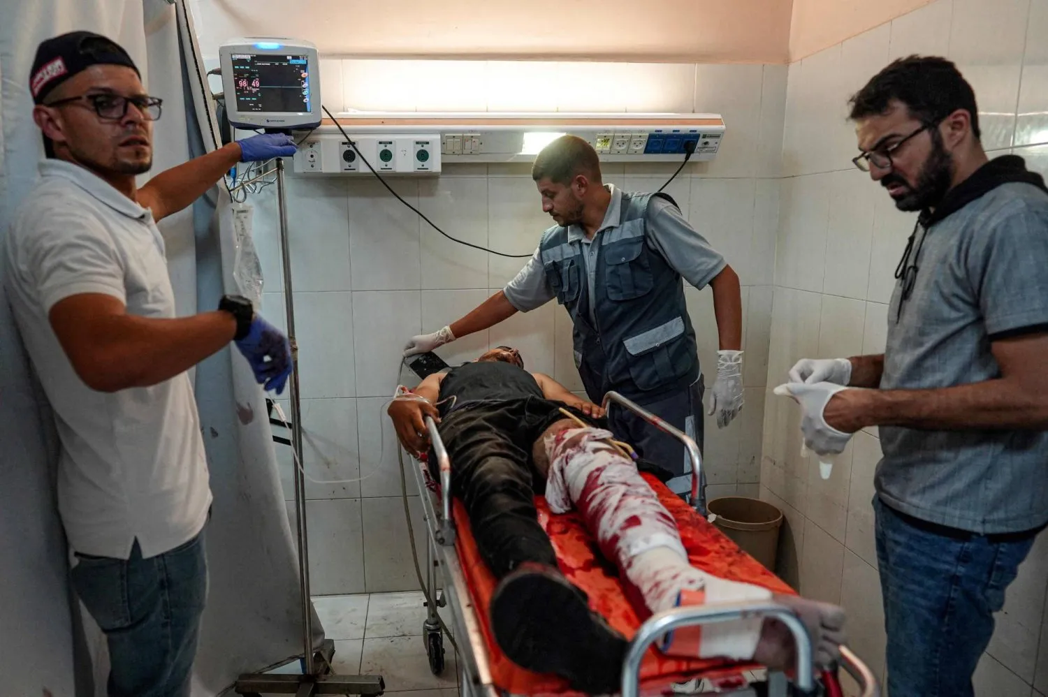 İsrail Gazze'de bir okulu bombalayarak en az 16 Filistinliyi öldürdü