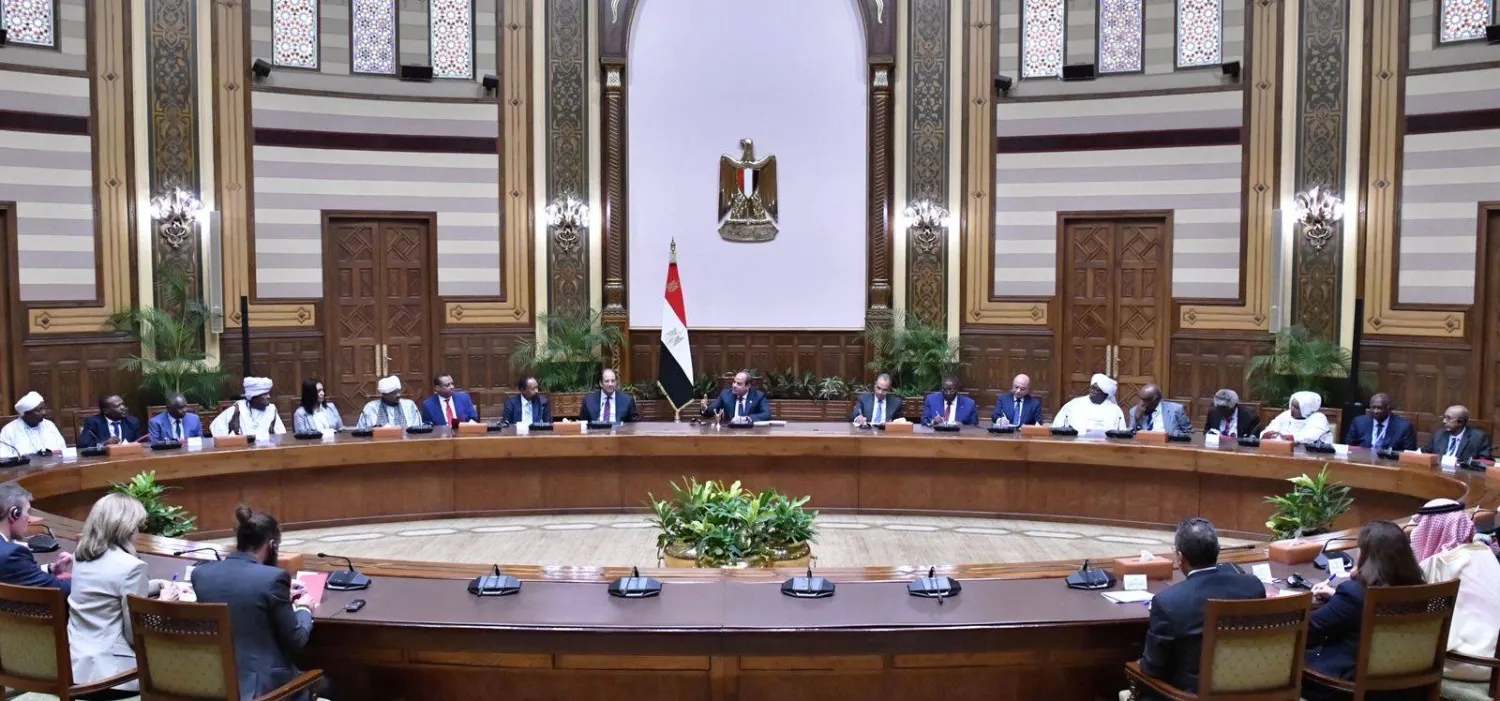السيسي خلال استقباله ممثلي «قوى سياسية سودانية» في القاهرة (الرئاسة المصرية)