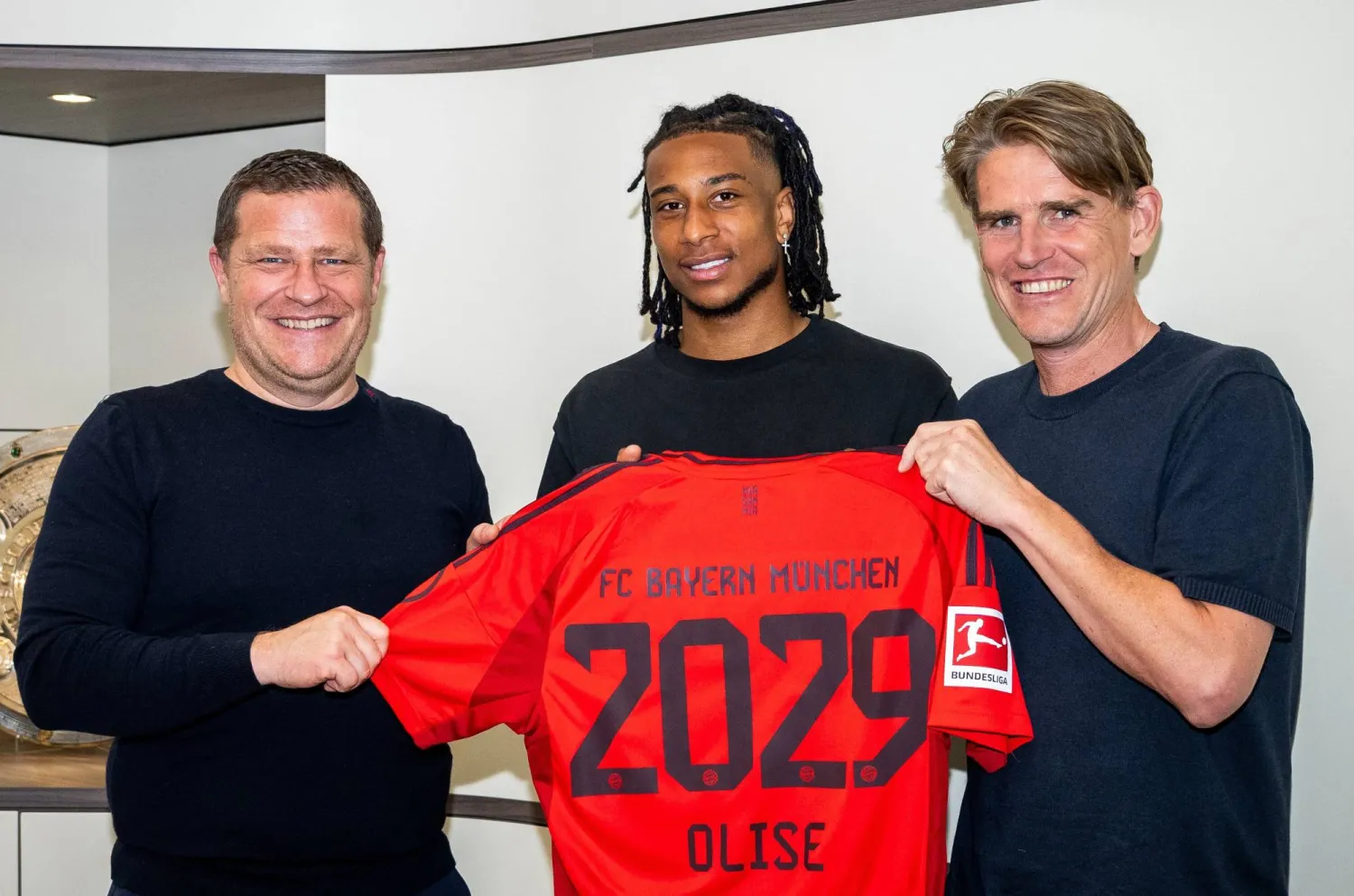 من مراسم توقيع نادي بايرن ميونيخ مع اللاعب الفرنسي أوليز (الشرق الأوسط)