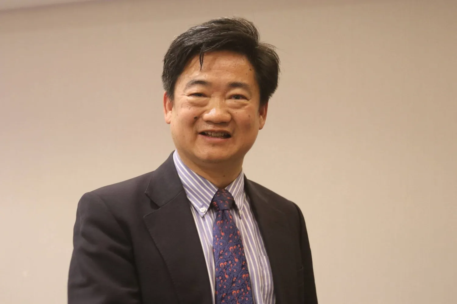 السيد شاو تشنغ القائمة بأعمال السفارة الصينية لدى اليمن (الشرق الأوسط)