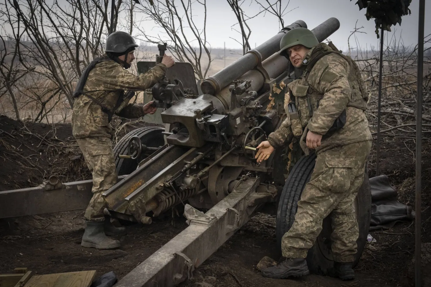 FILE - Ukrainian soldiers of the 71st Jaeger Brigade fire a M101 howitzer towards Russian positions at the frontline, near Avdiivka, Donetsk region, Ukraine, Friday, March 22, 2024. (AP Photo/Efrem Lukatsky, File)