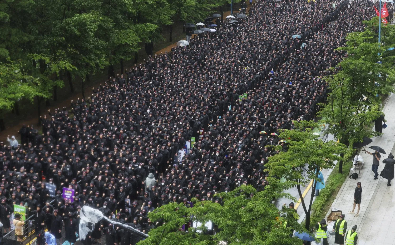 Members of the National Samsung Electronics Union gather during a rally as they began a three-day general strike outside of Samsung Electronics' Hwaseong campus in Hwaseong, South Korea, Monday, July 8, 2024. (Hong Ki-won/Yonhap via AP)