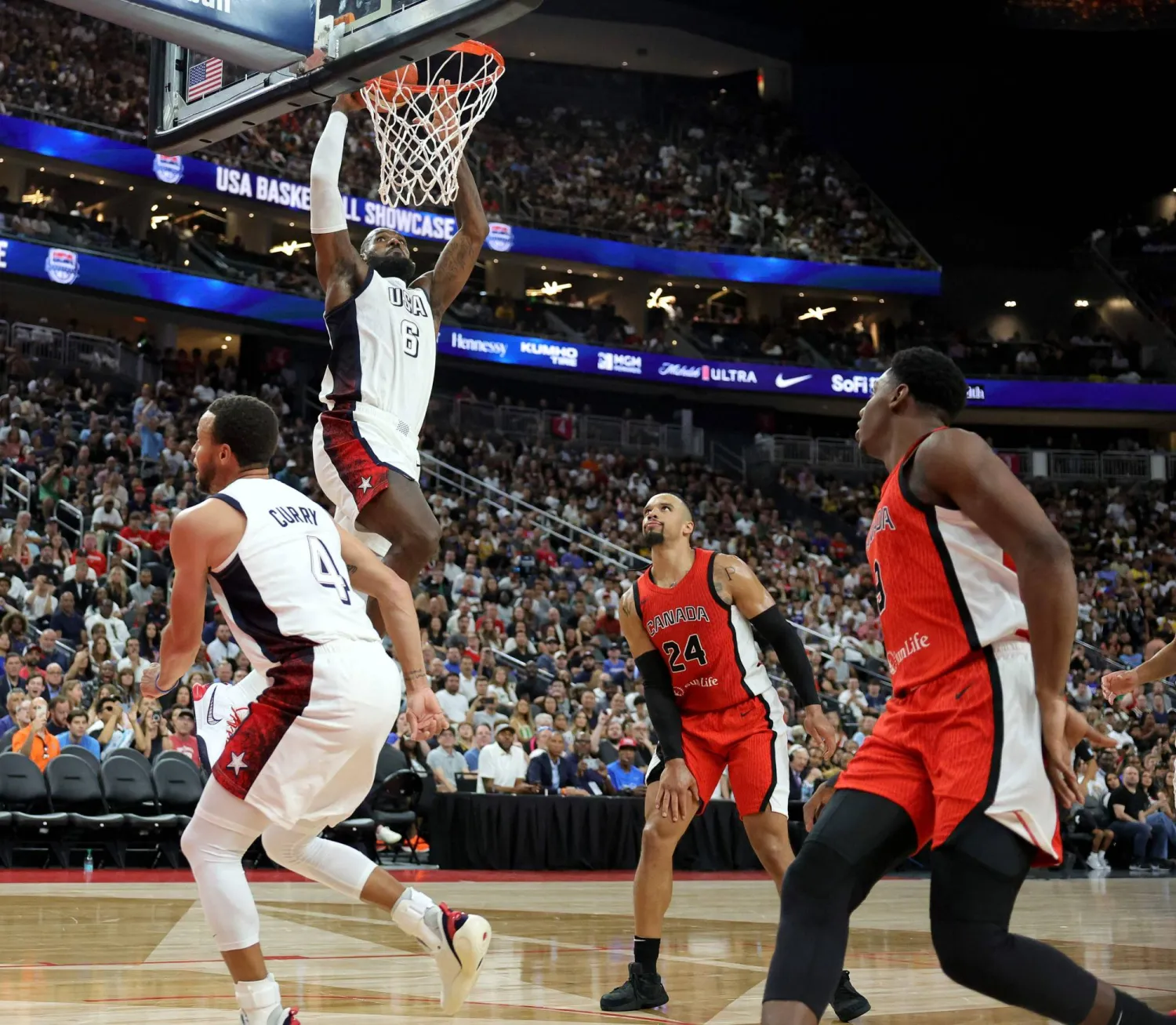 يلعب جيمس وكوري معاً للمرّة الأولى على المستوى الدولي (أ.ف.ب)