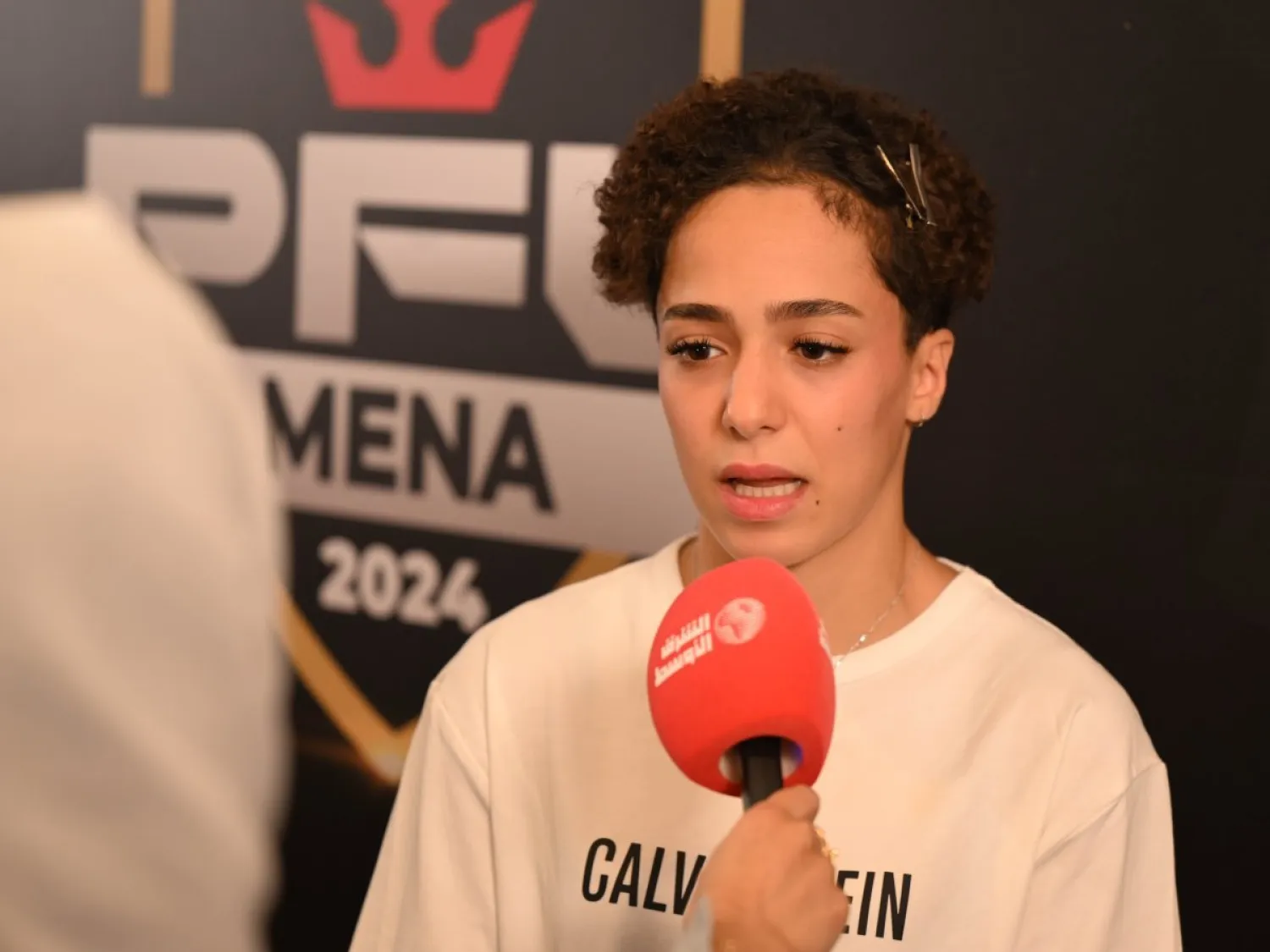 المقاتلة السعودية هتان السيف تتأهب لتسجيل انتصار جديد في مسيرتها (تصوير: بشير صالح)