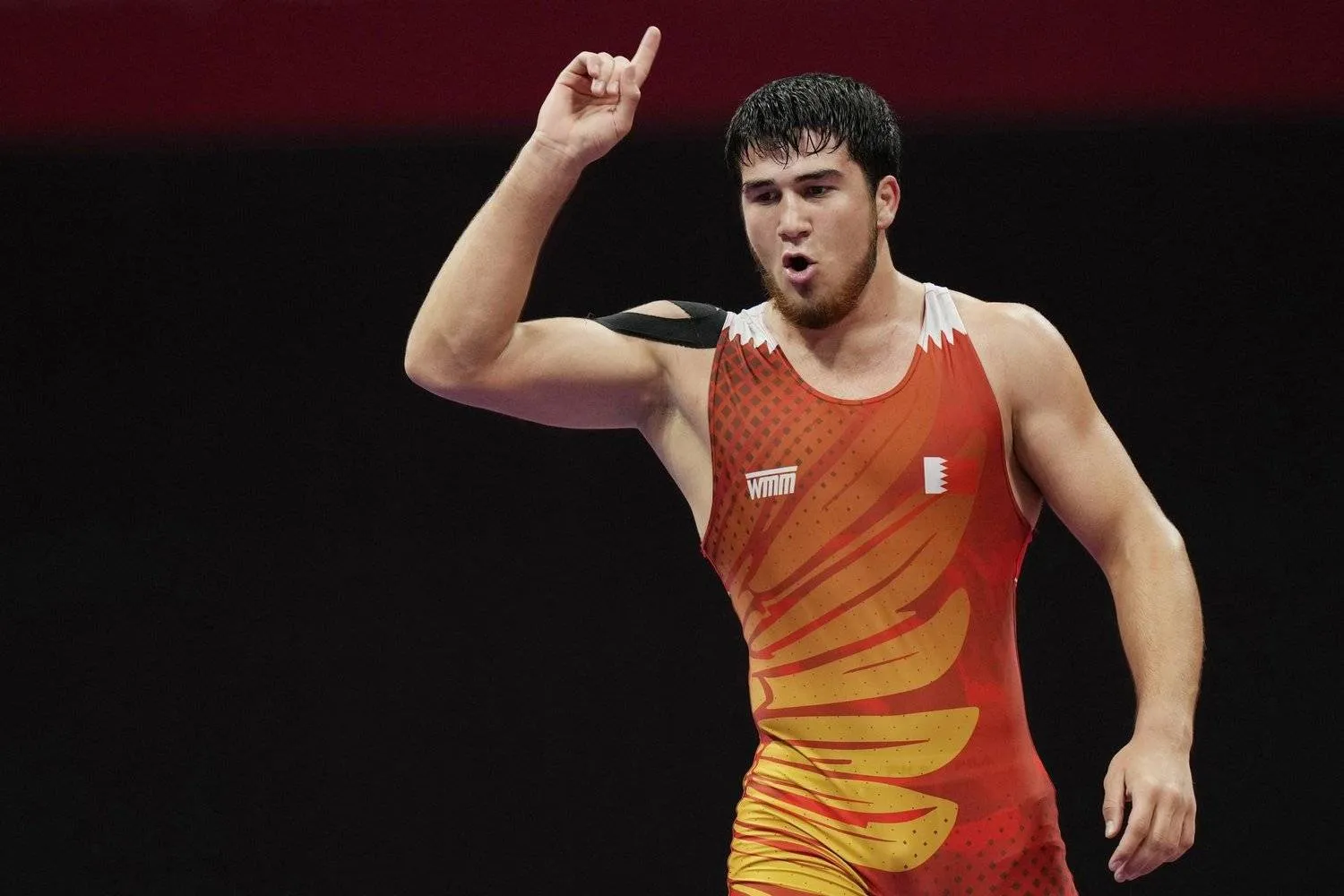 البحريني أحمد تاج الدينوف بطل العالم (أ.ب)