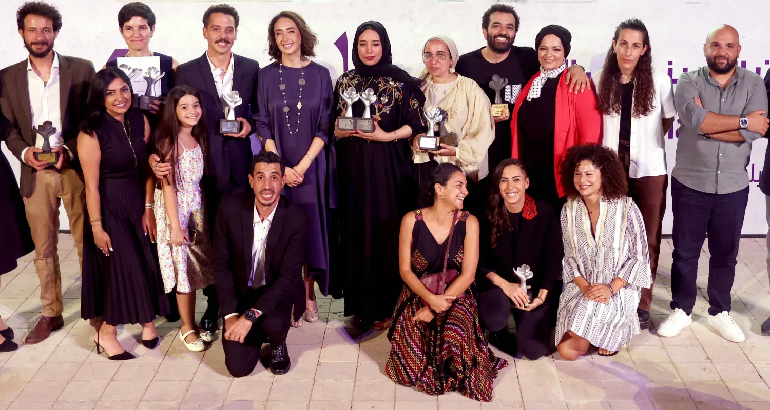 رئيسة مهرجان عمّان السينمائي الدولي الأميرة ريم علي متوسّطةً الفائزين (إدارة المهرجان)