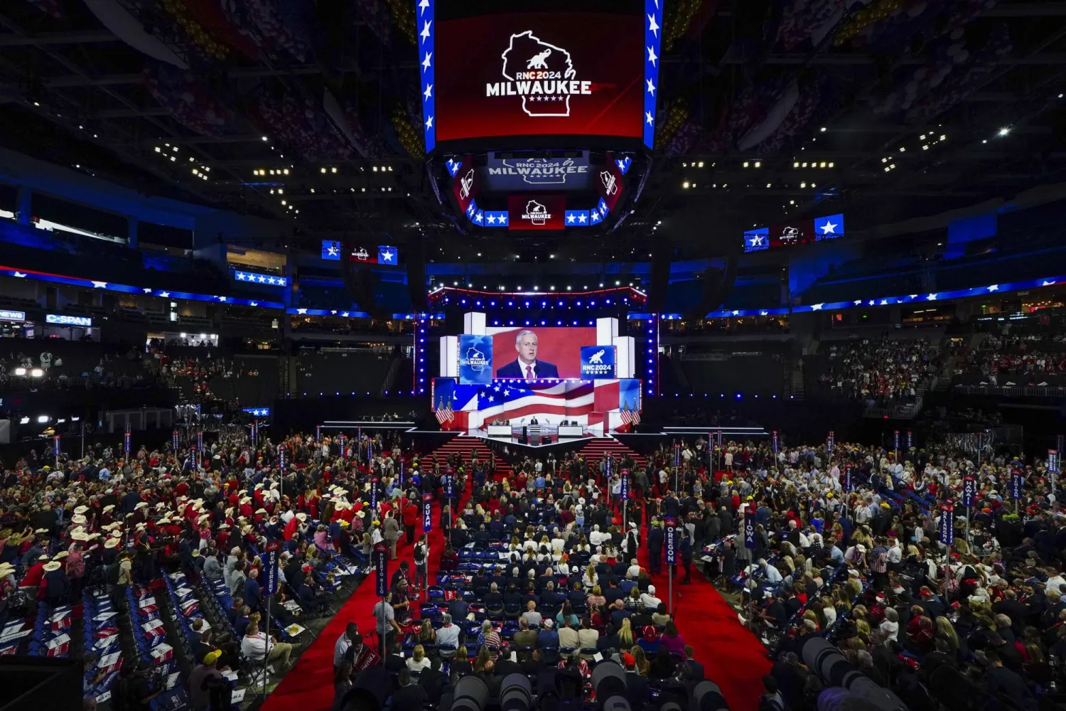 الجلسة الافتتاحية لمؤتمر الحزب الجمهوري في ميلووكي أمس (إ.ب.أ)