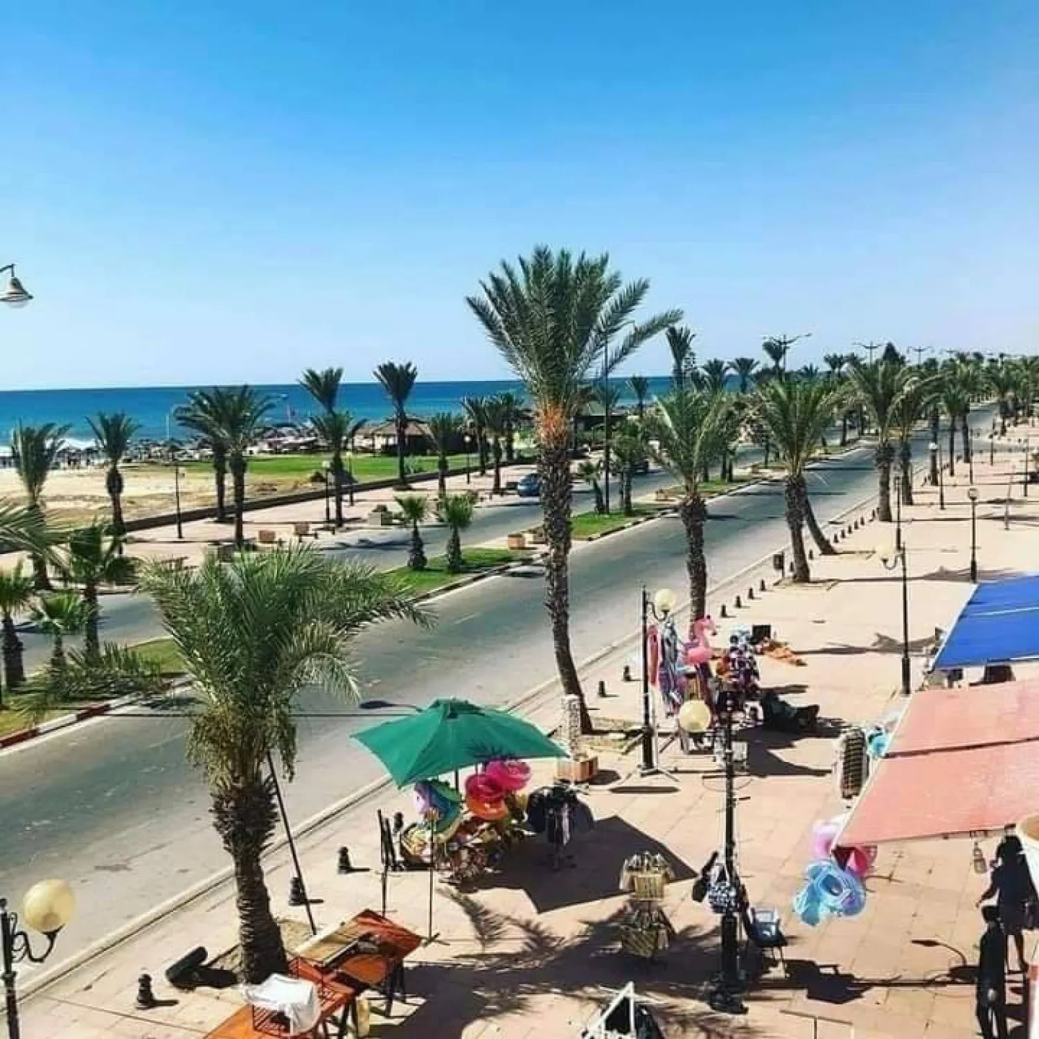 الحمامات إحدى أكثر مدن الساحل التونسي استقطاباً للسياح الجزائريين (ناشطون سياحيون)