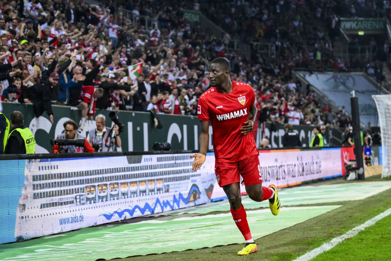 المهاجم الغيني الدولي سيرهو غيراسي هداف شتوتغارت في طريقه لدورتموند (د.ب.أ)