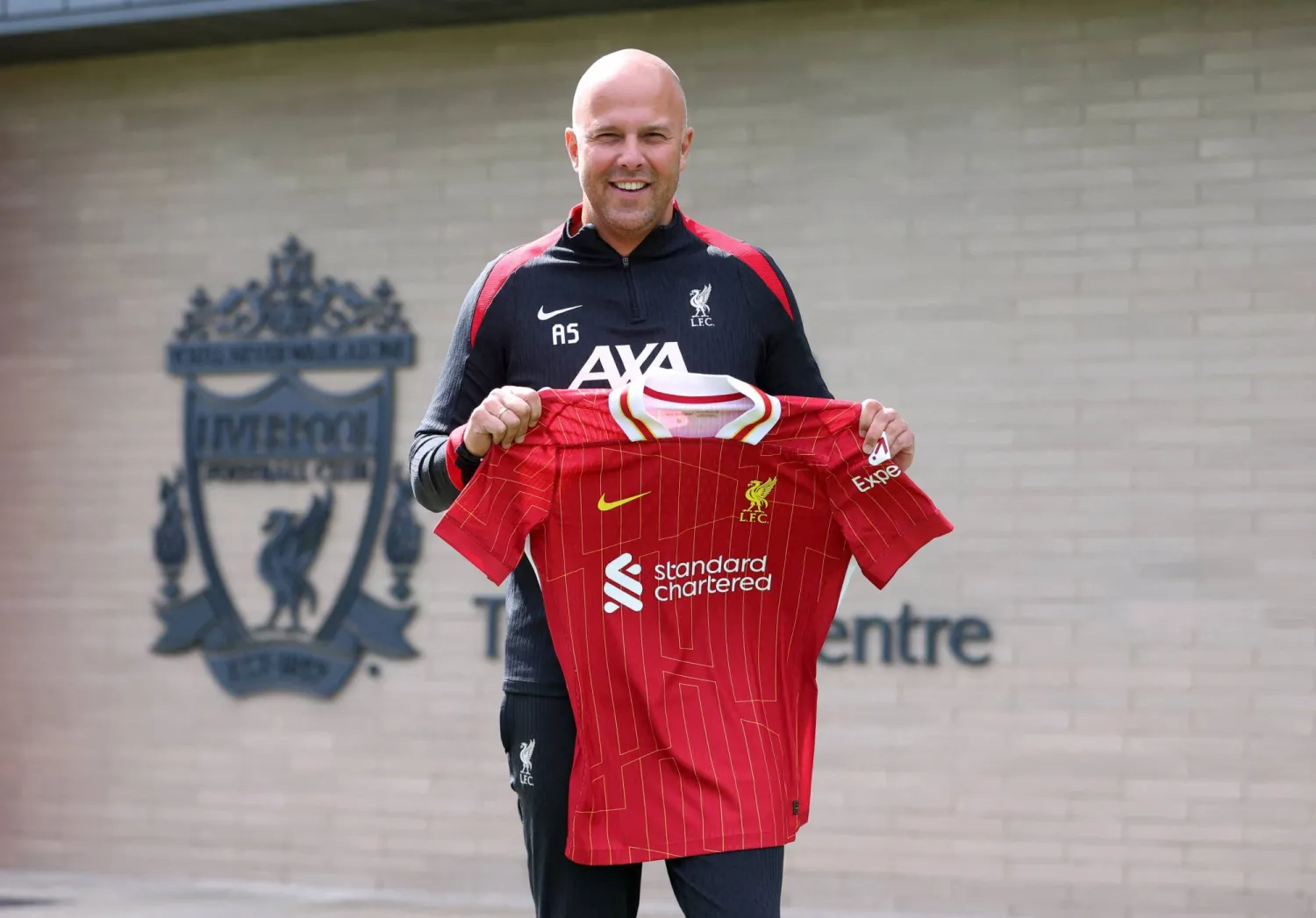 آرني سلوت  أكد أن هدفه هو صدارة ليفربول جدول ترتيب الدوري الإنجليزي (رويترز)