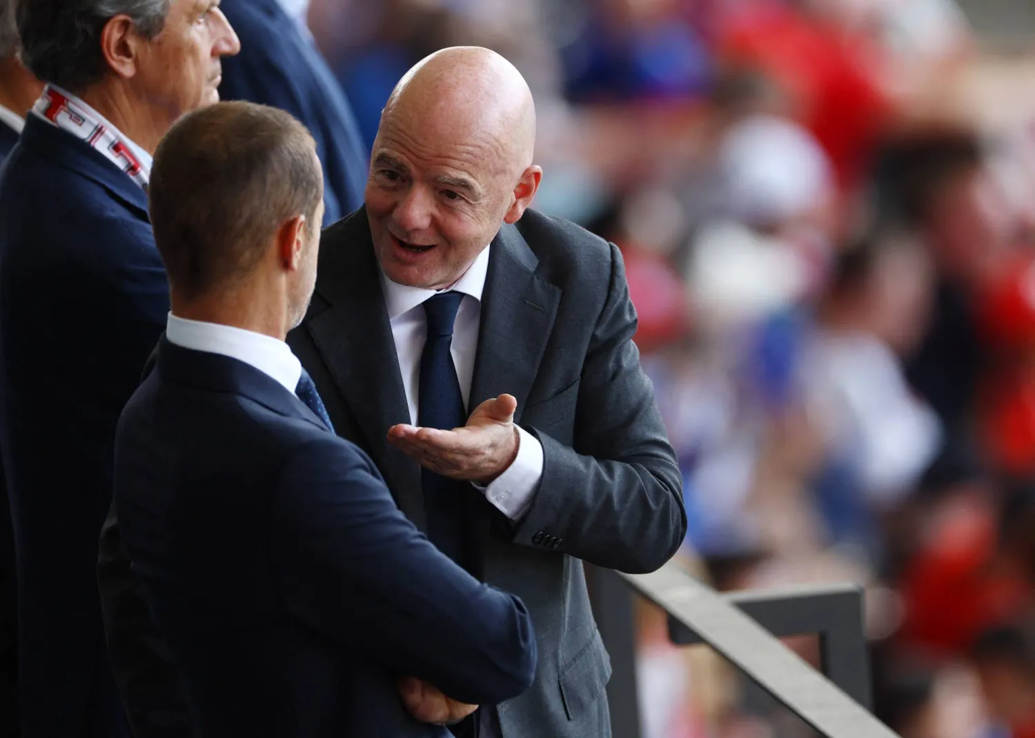 إنفانتينو يواجه ضغوطاً لإيقاف إسرائيل (رويترز)