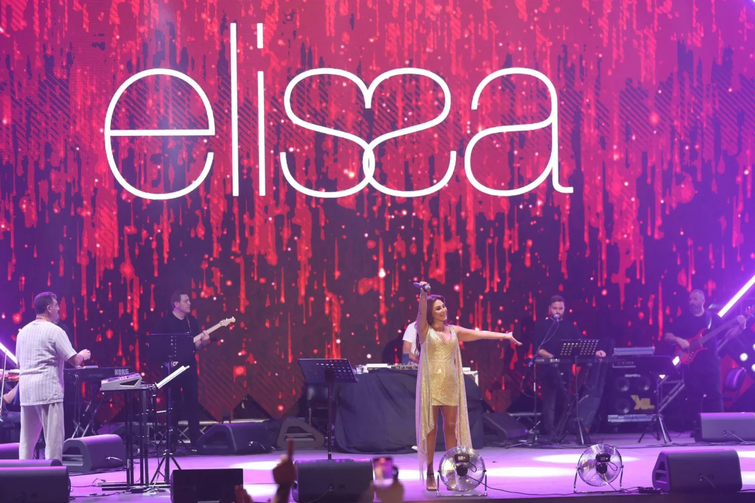 إليسا افتتحت مهرجانات «أعياد بيروت» (الشرق الأوسط)