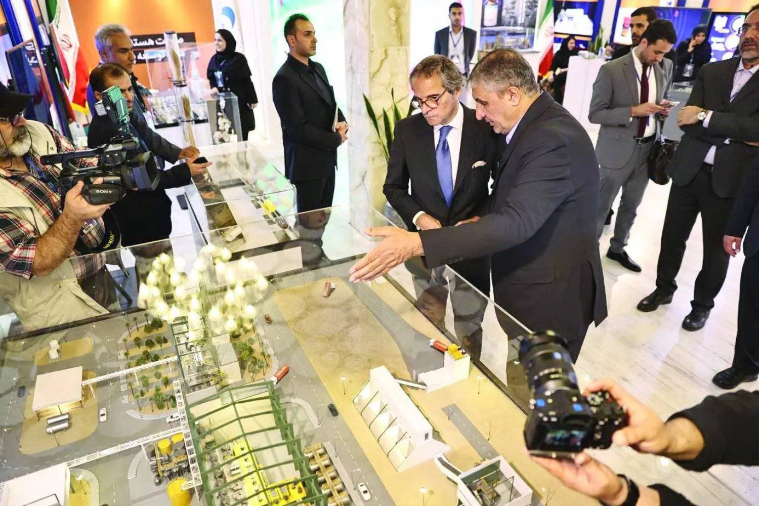 Director of the International Atomic Energy Agency (IAEA), Rafael Grossi, and head of the Iranian Atomic Energy Agency, Mohammad Eslami, in Isfahan, May 2024 (AFP)