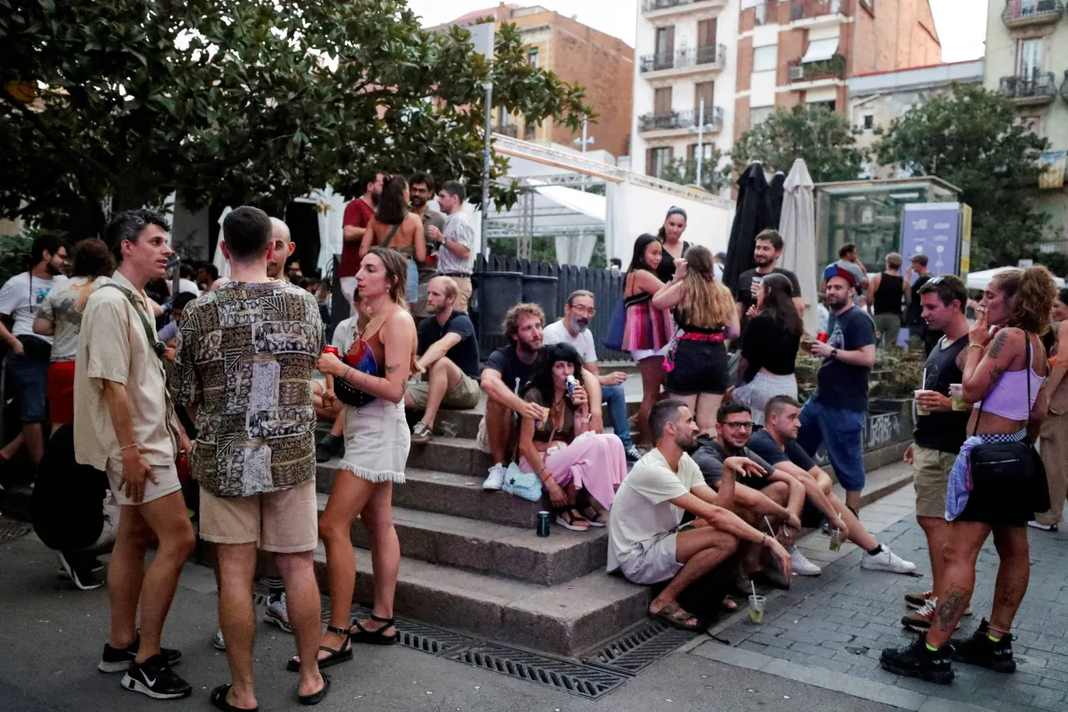 FILE PHOTO: Tourists and residents drink on a street in Gracia neighborhood during a heatwave of the summer, in Barcelona, Spain August 19, 2023. REUTERS/Bruna Casas//File Photo