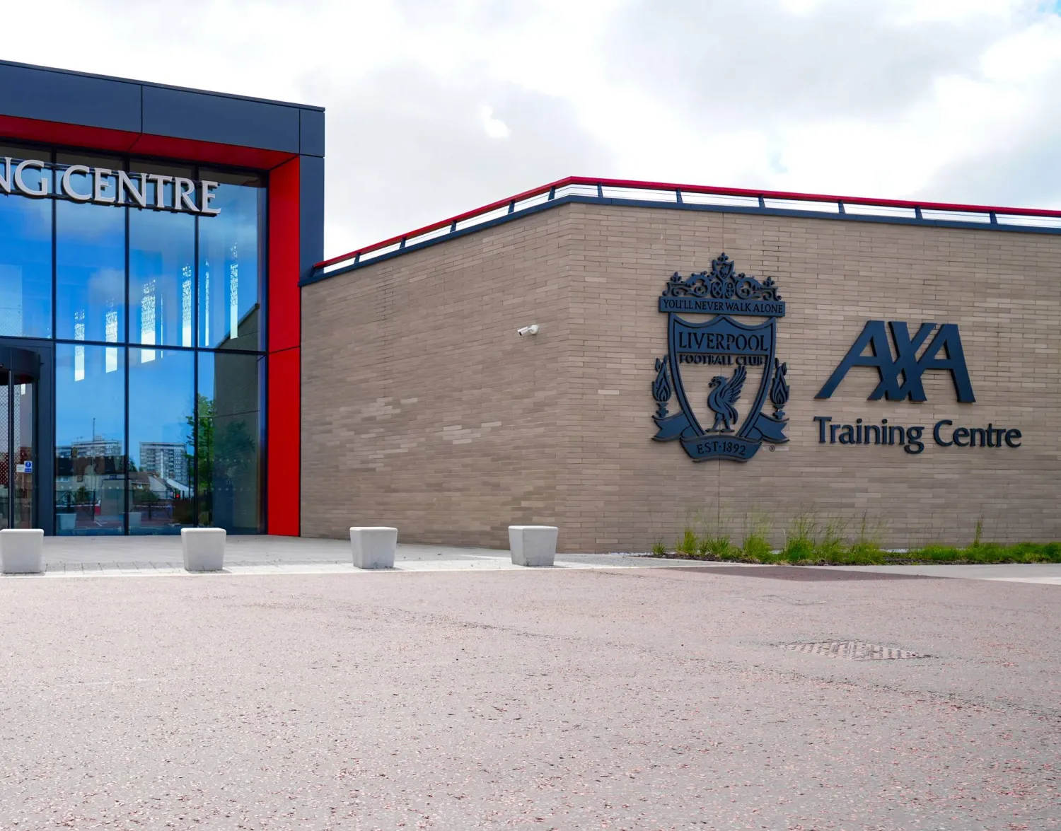 اشتكى اللاعب لمسؤولي المباراتين بأنه تعرض لإساءات ليتم إلغاؤهما (د.ب.أ)