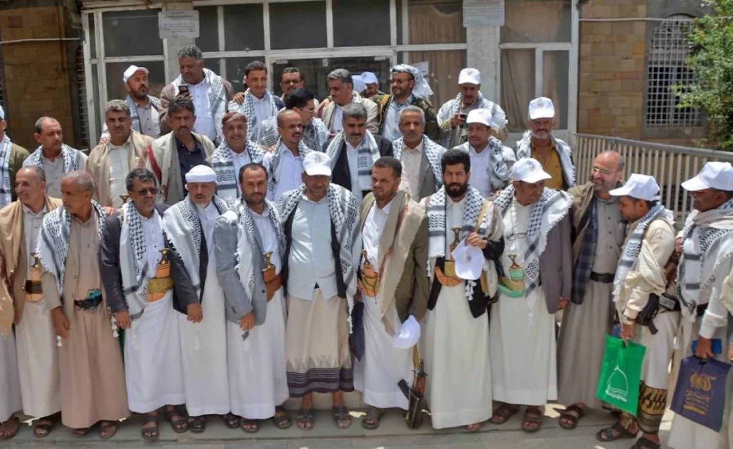 الحوثيون يُرغمون الموظفين الحكوميين على حضور دورات ذات منحى طائفي (إعلام حوثي)