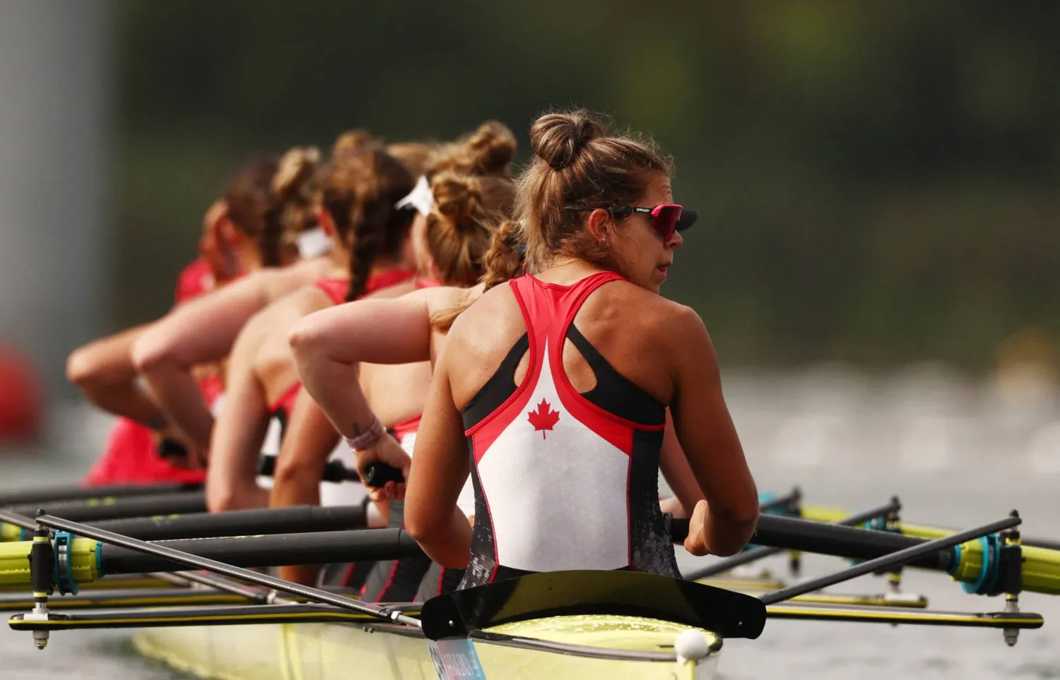 فريق كندا للسيدات خلال التدريب (رويترز)