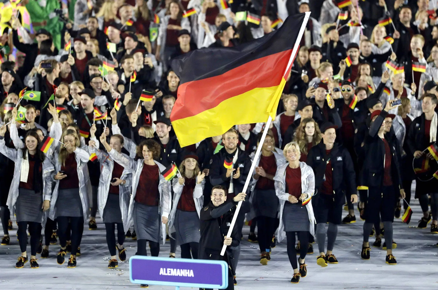 بعثة ألمانية أولمبية خلال مشاركتها في إحدى المسابقات (أ.ب)