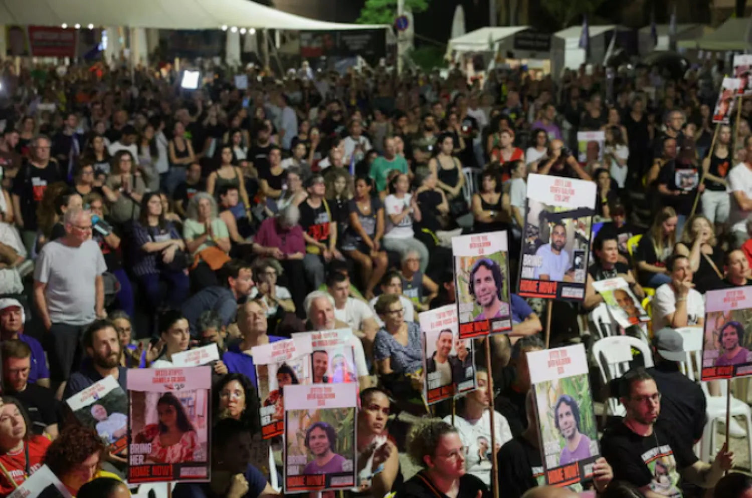 Israelis and hostage families watch a screening of Israeli Prime Minister Benjamin Netanyahu as he addresses Congress on a visit to the US, amid the ongoing conflict in Gaza between Israel and Hamas,at the so-called "Hostages Square", in Tel Aviv, Israel, July 24, 2024. REUTERS/Ricardo Moraes Purchase Licensing Rights