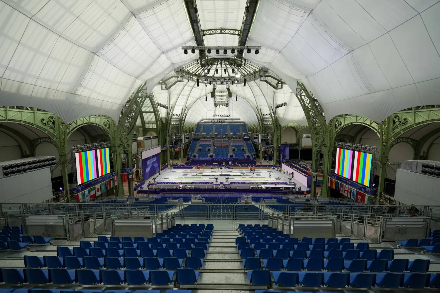 لجنة تنظيم الألعاب الأولمبية باريس 2024 (أ.ب)