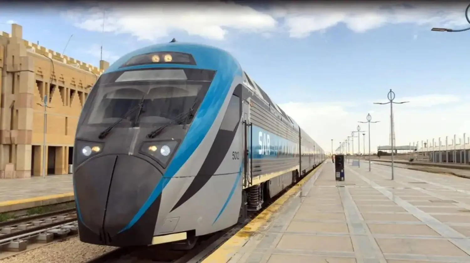 أحد قطارات نقل الركاب التابعة للخطوط الحديدية السعودية (الموقع الرسمي)
