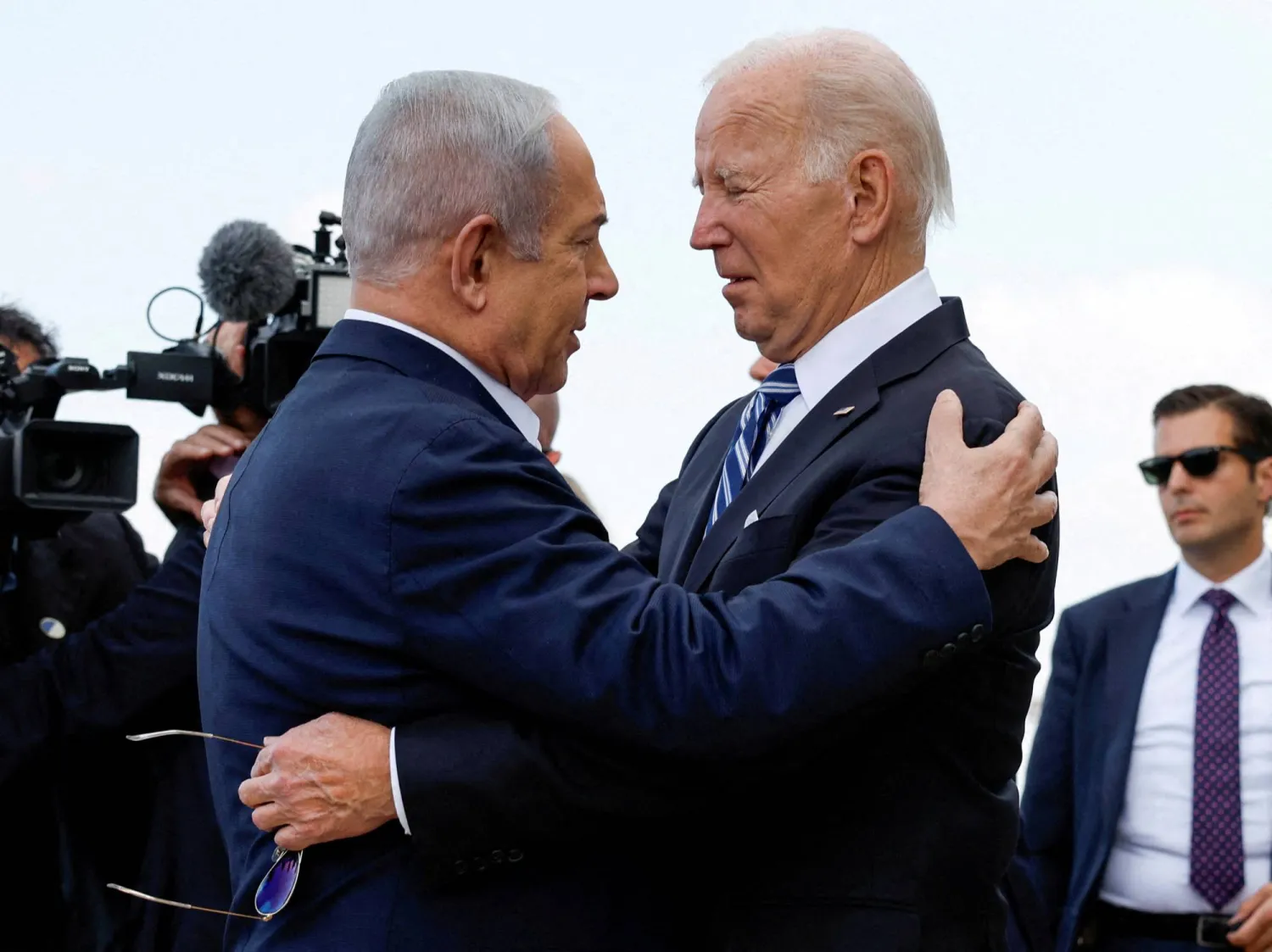 US President Joe Biden is welcomed by Israeli Prime Minster Benjamin Netanyahu, as he visits Israel amid the ongoing conflict between Israel and Hamas, in Tel Aviv, Israel, October 18, 2023. REUTERS/Evelyn Hockstein//File Photo Purchase Licensing Rights