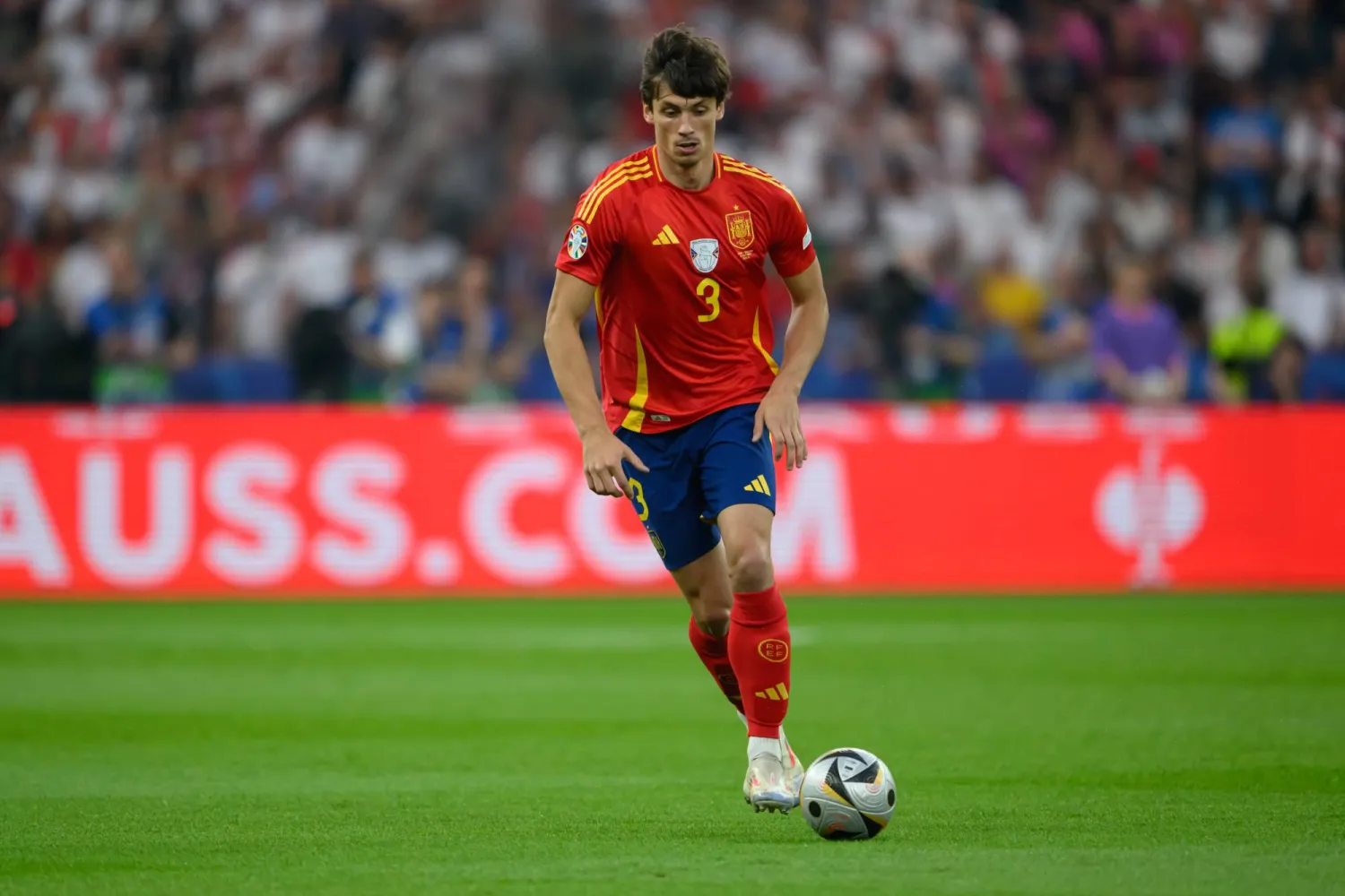 المدافع روبين لو نورماند في طريقه إلى أتلتيكو مدريد (د.ب.أ)