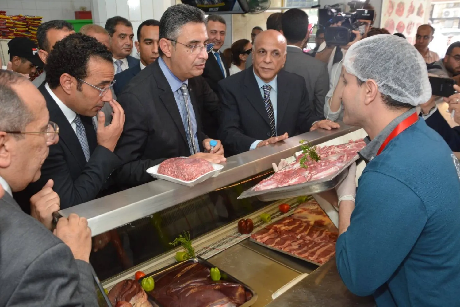 وزير التموين خلال جولته في الإسكندرية (وزارة التموين)