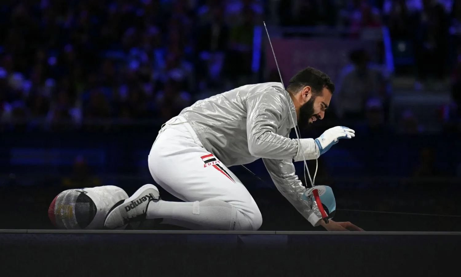 المصري زياد السيسي وحسرة كبيرة عقب خسارته أمام الإيطالي لويجي ساميلي (أ.ف.ب)