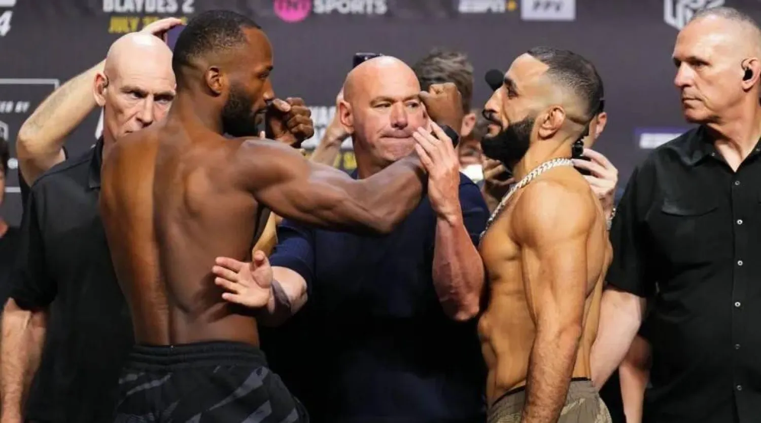 بلال محمد يهزم ليون إدواردز (رويترز)