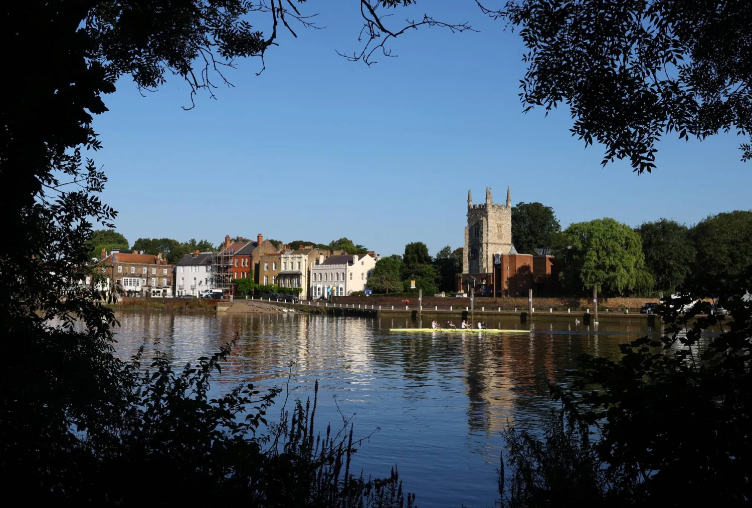 Rowers train during warm summer weather on the River Thames at Isleworth in London, Britain, July 28, 2024. REUTERS/Toby Melville