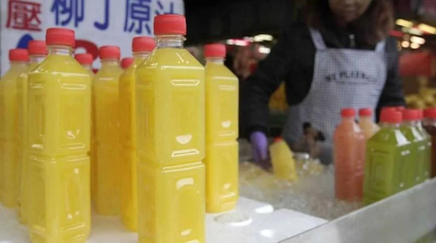 تناول الأطفال الذكور عصائر الفاكهة المركزة قد يزيد من خطر إصابتهم بمرض السكري (رويترز)