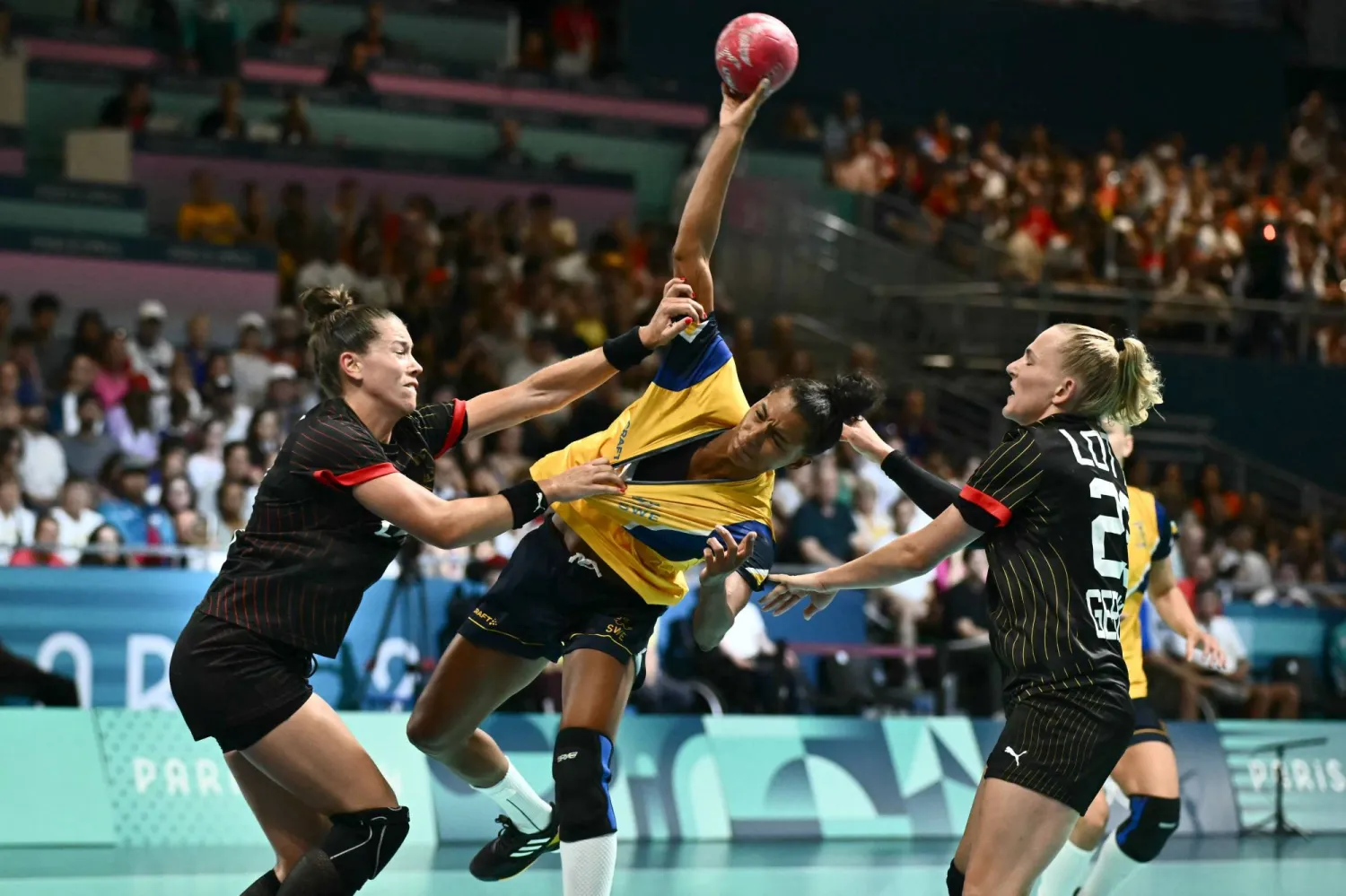 فاز منتخب السويد لكرة اليد للسيدات على نظيره الألماني (أ.ف.ب)