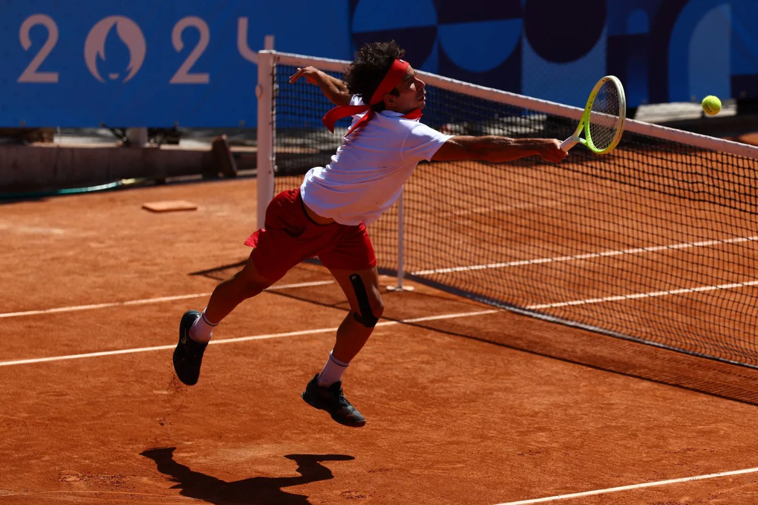 التونسي معز الشرقي خسر مباراته أمام البريطاني إيفانز (رويترز)