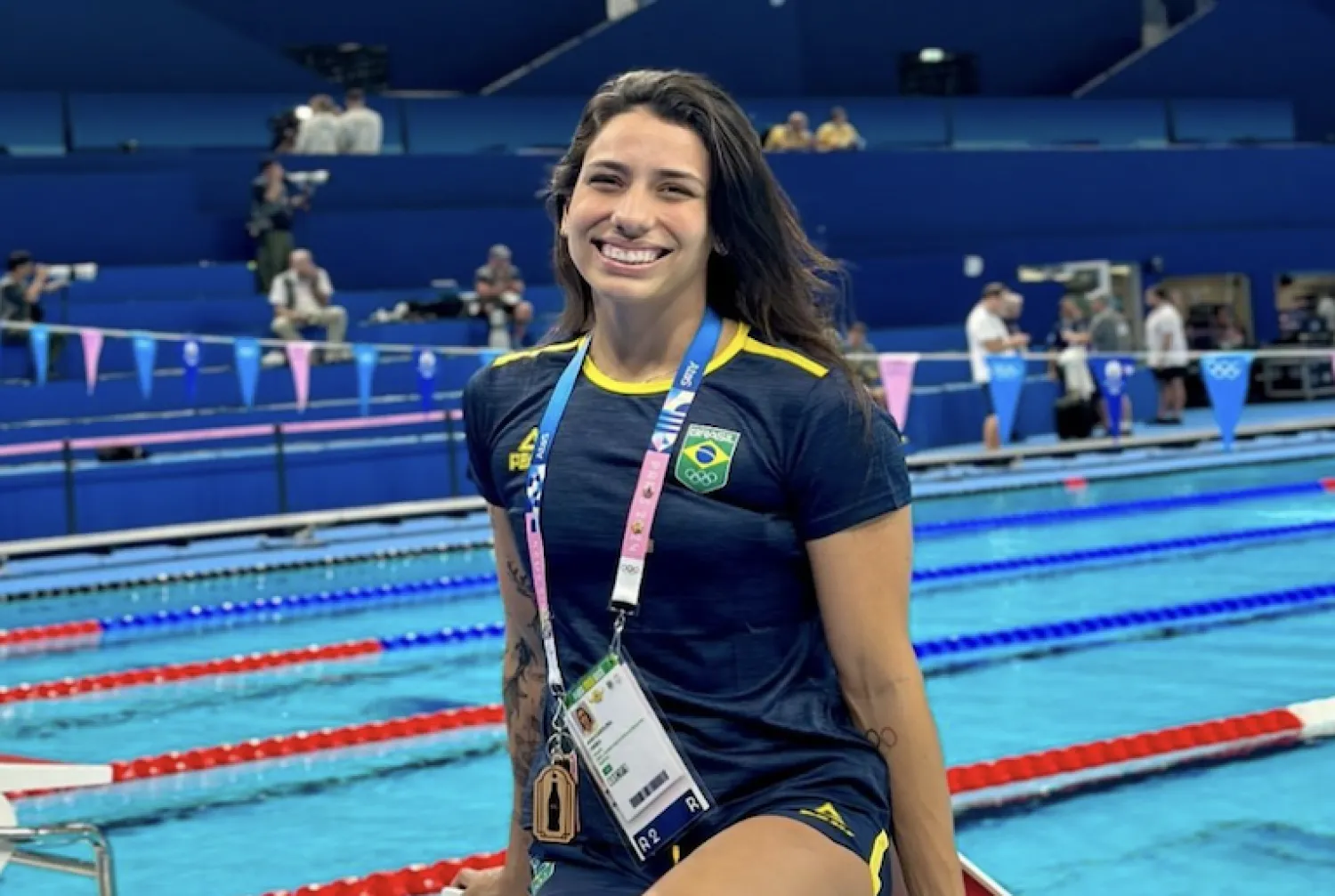 السبّاحة البرازيلية أنا كارولينا فييرا (اللجنة الأولمبية البرازيلية)