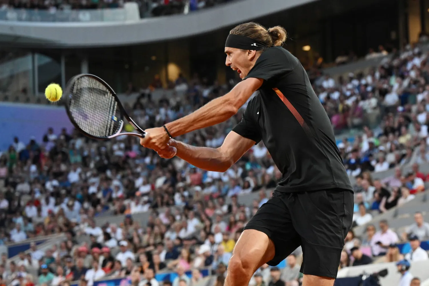 ألكسندر زفيريف تألق في منافسات التنس (د.ب.أ)