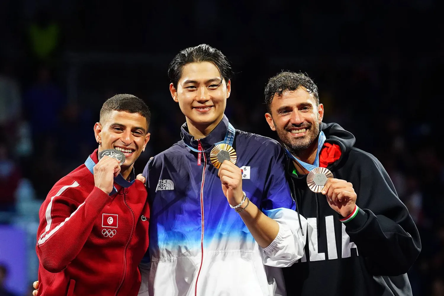  أول ميدالية للعرب في أولمبياد باريس فضية أحرزها التونسي فارس الفرجاني في المبارزة أمس (د.ب.أ)
