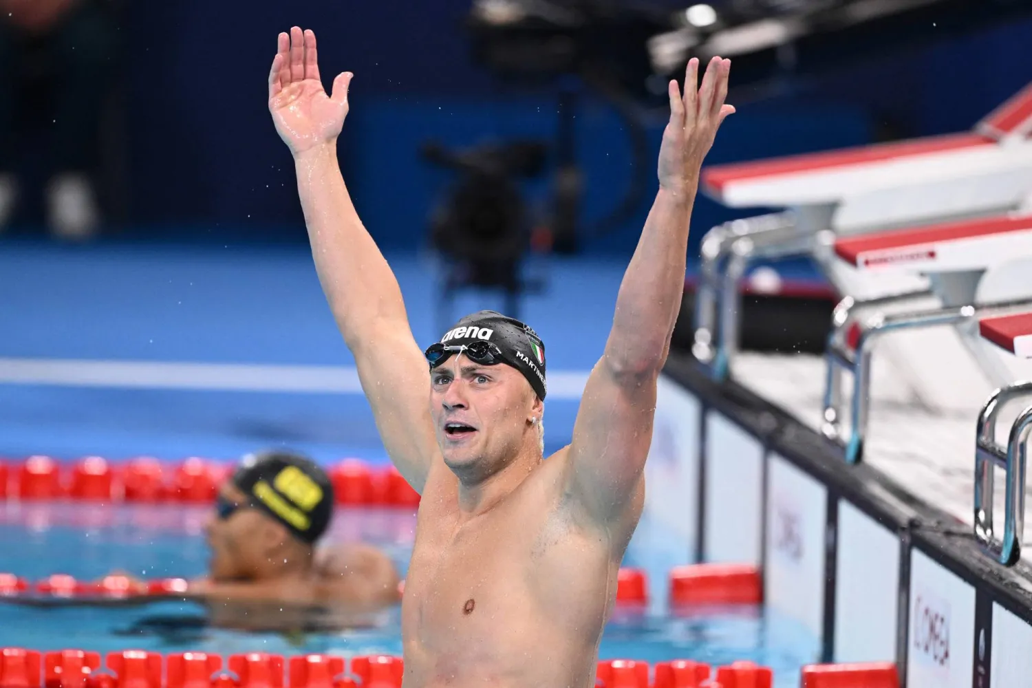 تقدم مارتينينغي بفارق 0.02 ثانية على بيتي (أ.ف.ب)