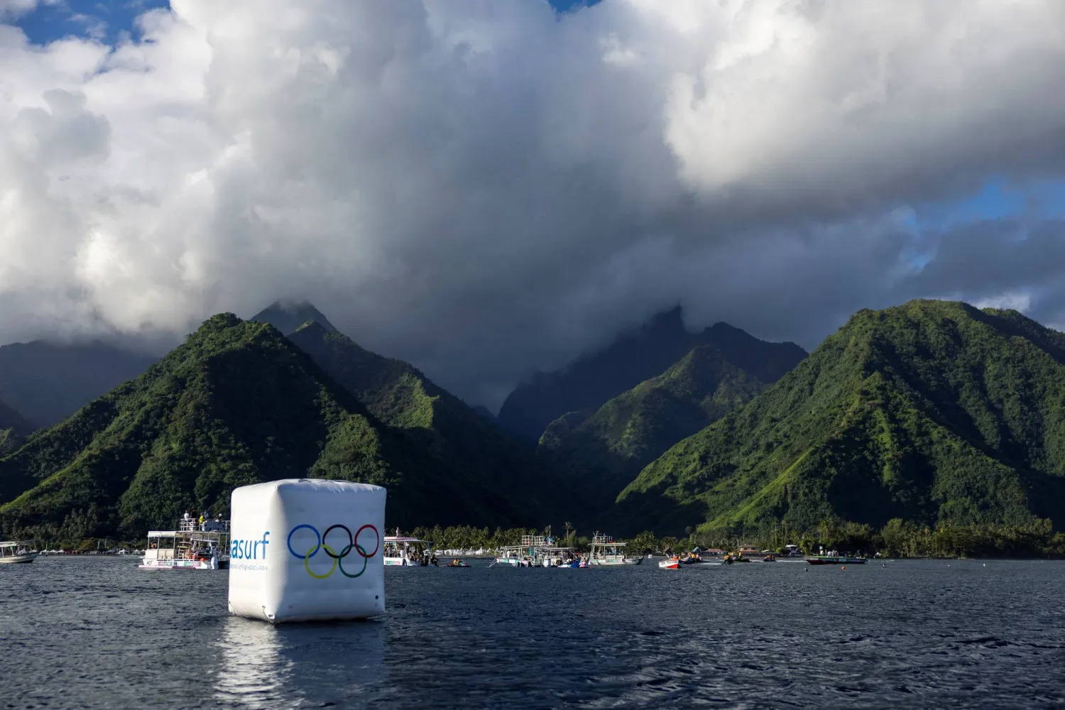 قرية تياهوبو النسخة الحالية من الألعاب الأولمبية (رويترز)