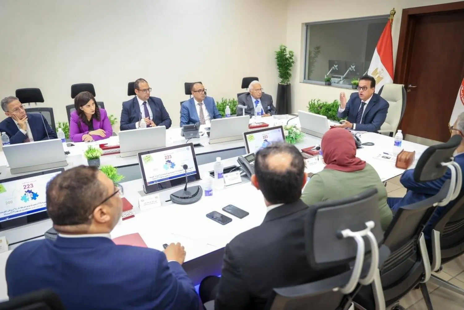 جانب من اجتماع وزير الصحة المصري مع أعضاء المجلس القومي للصحة النفسية (وزارة الصحة المصرية)