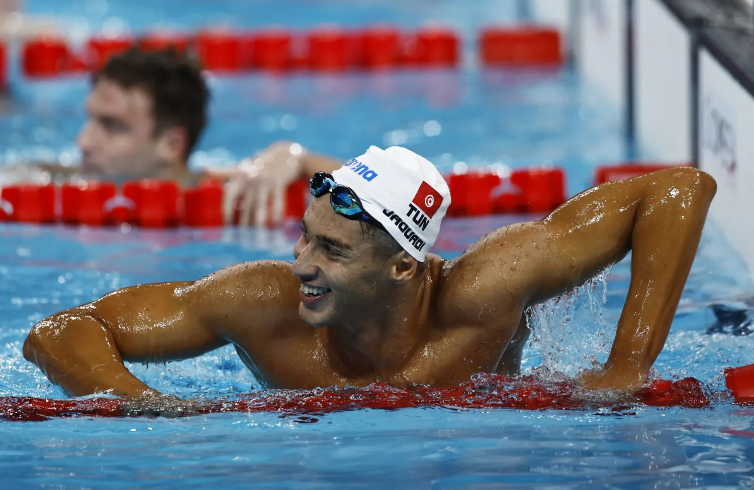 السباح التونسي أحمد الجوادي يحلم بأول ميدالية أولمبية له (رويترز)