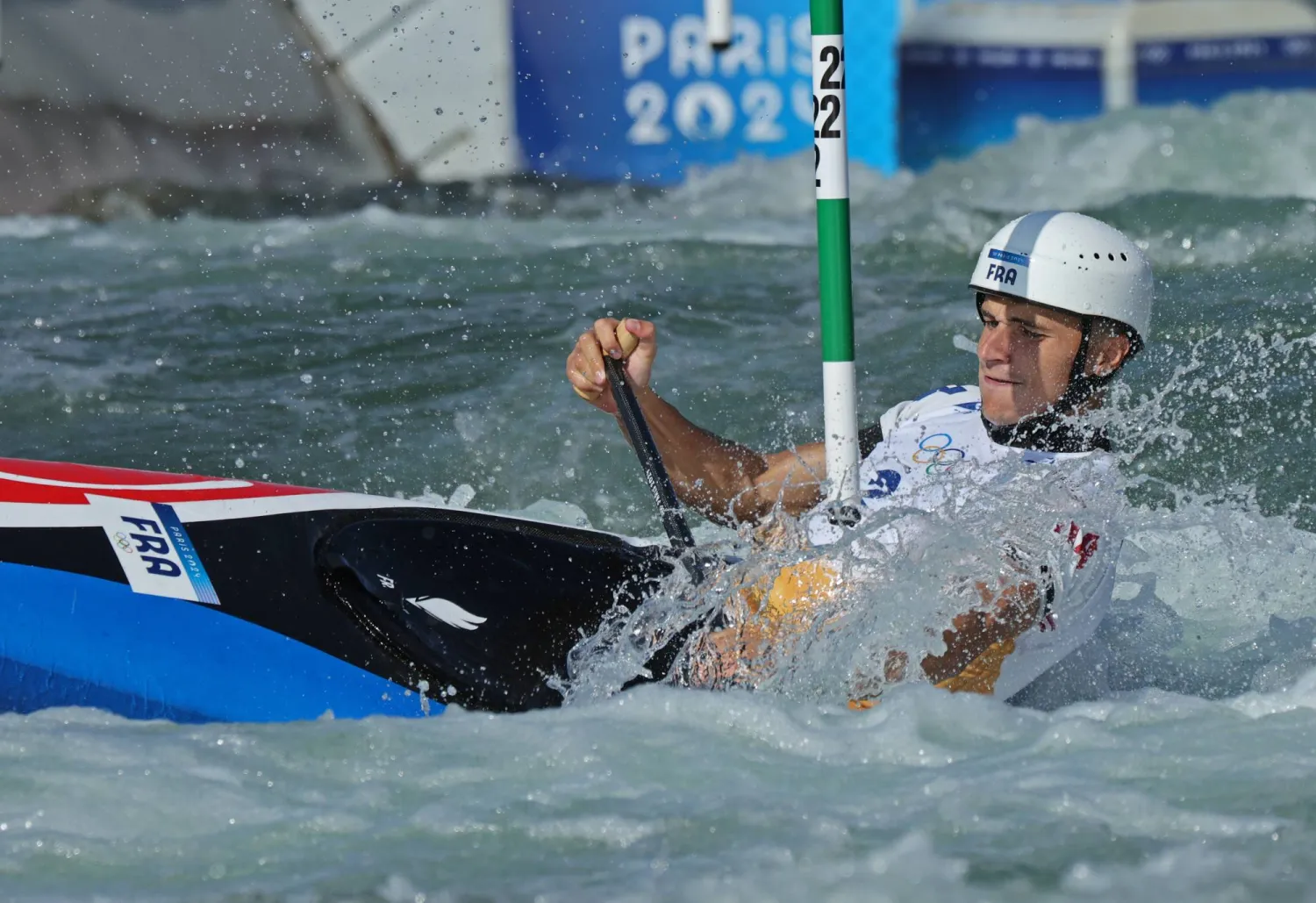 الفرنسي نيكولا جاستن يتوج بذهبية الكانوي المتعرج في أولمبياد باريس (إ.ب.أ)
