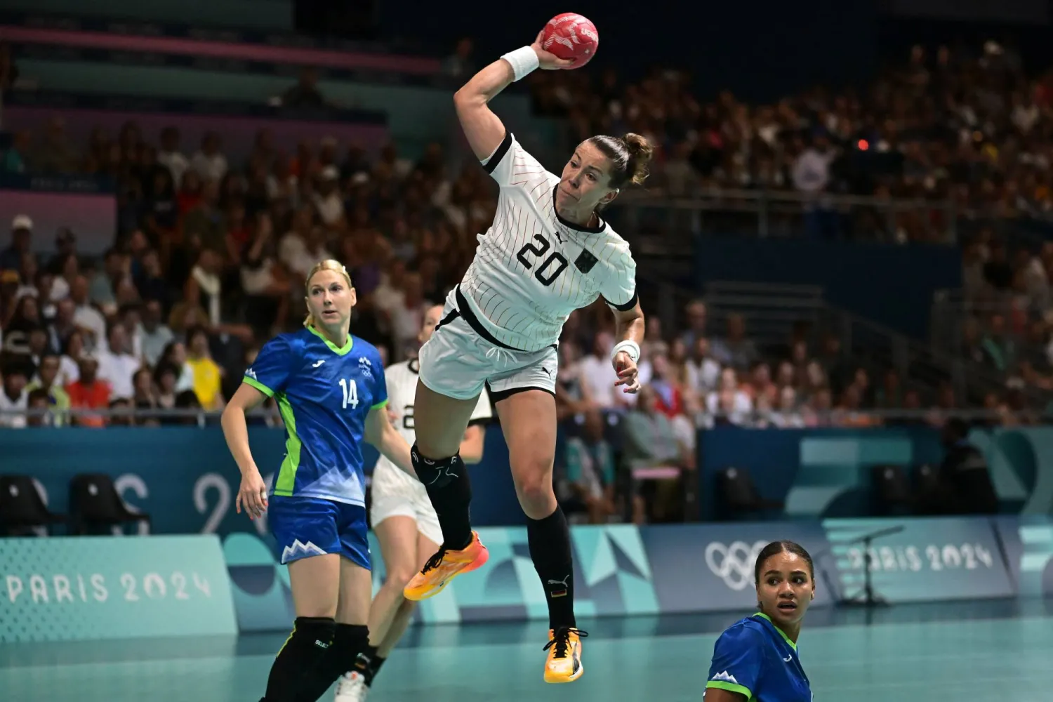 منتخب ألمانيا حقق فوزاً كبيراً على نظيره السلوفيني بنتيجة 41 - 22 (أ.ف.ب)