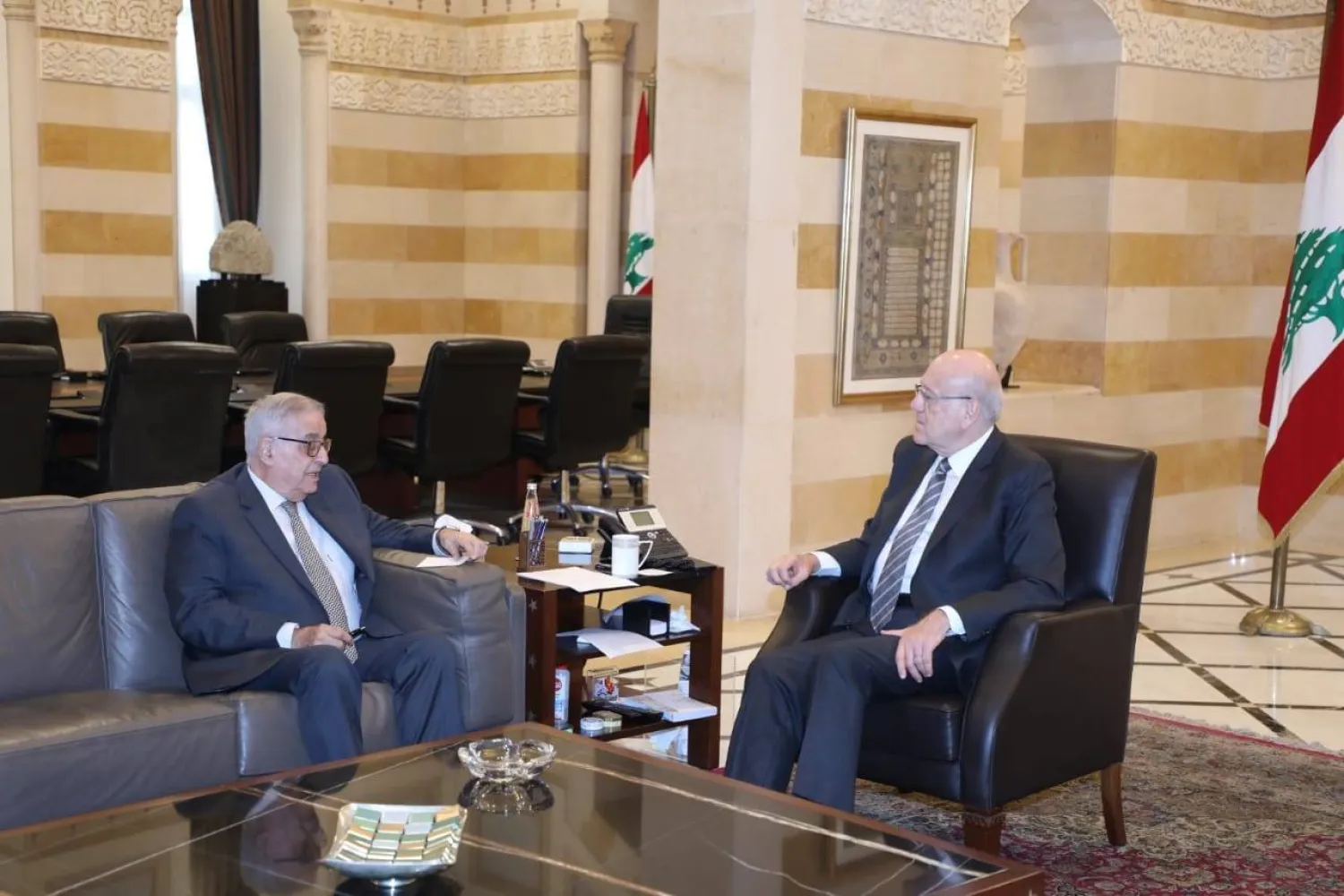 المعارضة اللبنانية تنتقد الحكومة في «مفاوضات الحرب»: موقفها مخزٍ