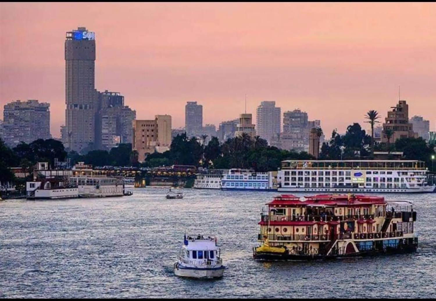 مراكب نزهة نيلية بالقاهرة (هيئة النقل النهري بمصر)