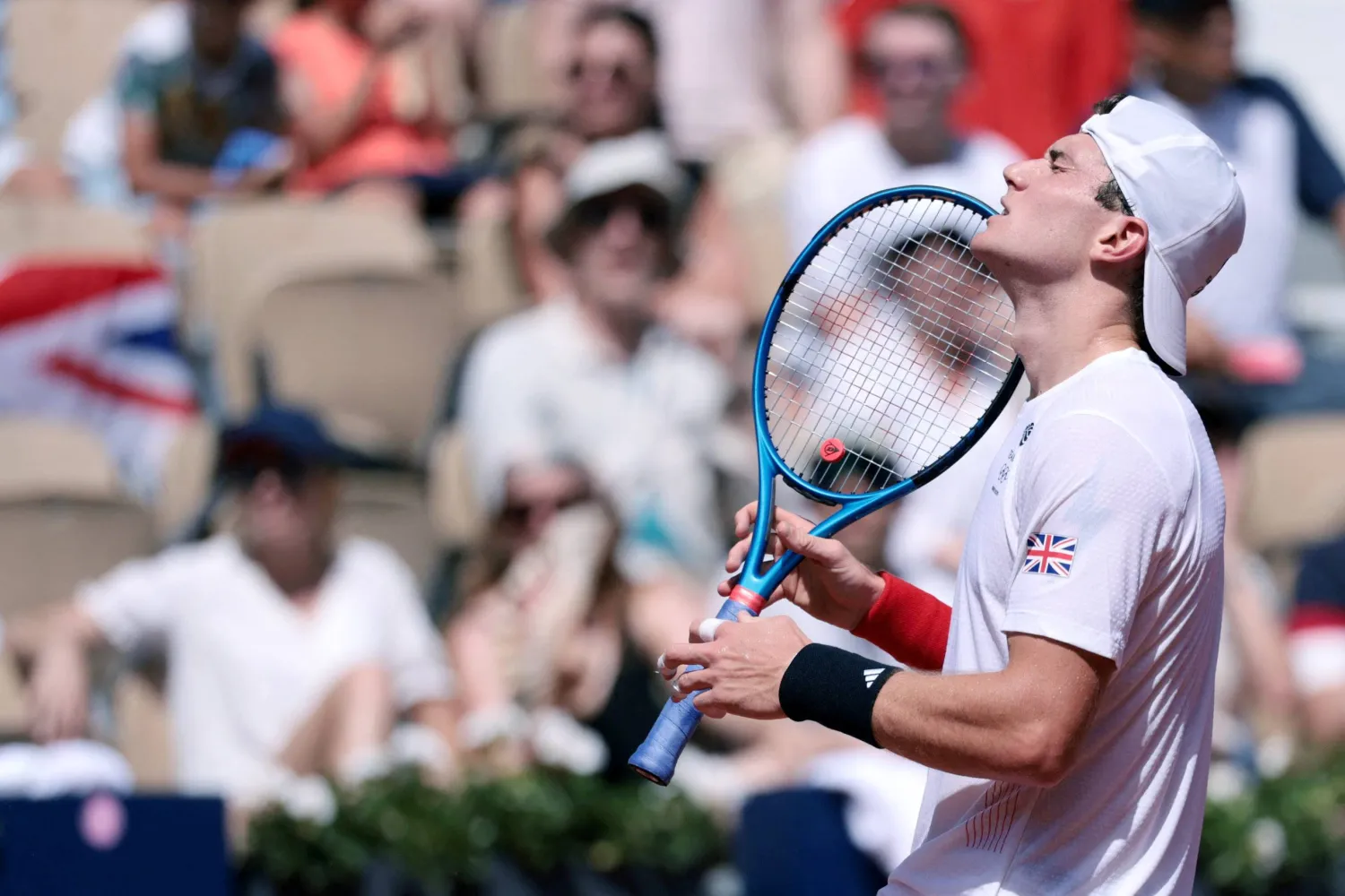 جاك درابر متحسراً عقب خسارته أمام الأميركي تايلور فريتز (رويترز)