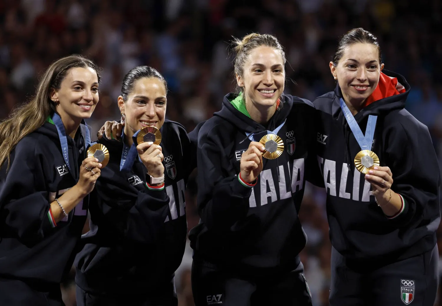 أظهرت ريتزي التي تجيد اللغة الفرنسية سعادتها بالميدالية الذهبية (رويترز)